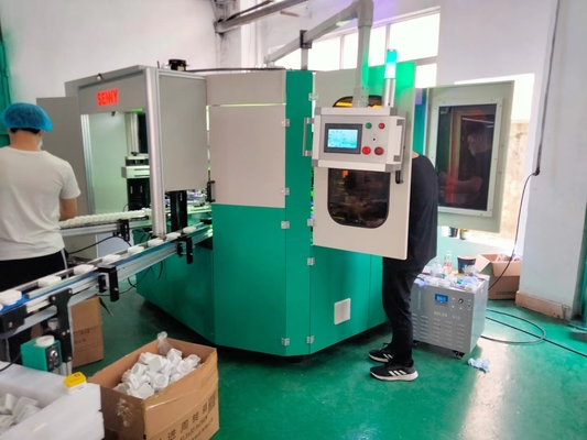 Stampa a schermo UV a bottiglia quadrata multi-laterale con velocità di stampa di 60 pcs / min
