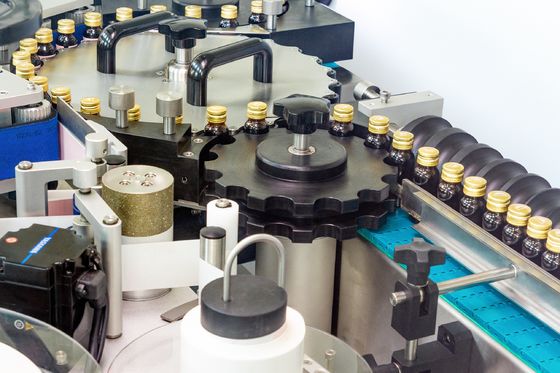 750pcs/minuto Tre punti posizionamento rotondo bottiglia etichettatura macchina stabile e ad alta velocità