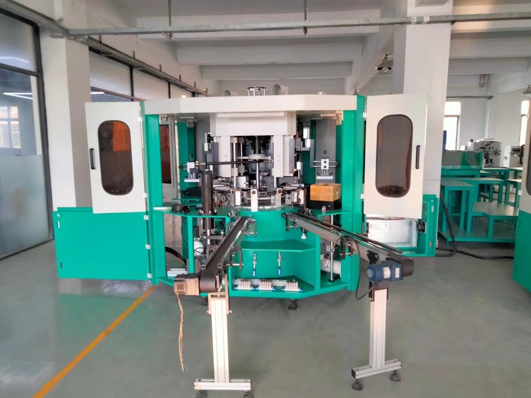 Mascara di tubo di plastica per bottiglie stampa a schermo macchina di stampaggio a caldo CNC rotante fino a 60 pcs / min