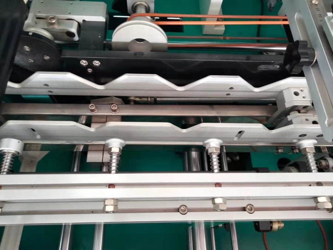 Servo Driven UV Bottle Printer Multicolor Screen Printing Machine con etichettatura stampata a caldo